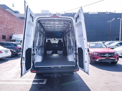 Used 2025 Mercedes-Benz Sprinter 2500 image 29