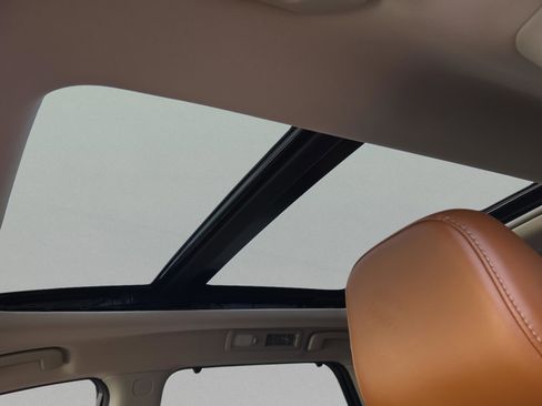 Used 2024 Nissan Pathfinder Platinum w/ Cargo Package image 21