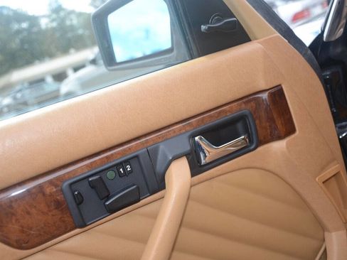 Used 1991 Mercedes-Benz 560 SEL image 32