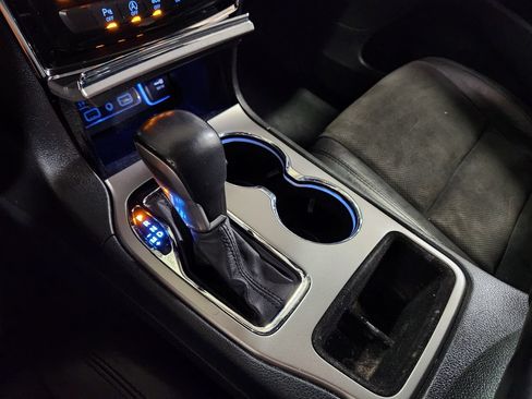 Used 2019 Jeep Grand Cherokee Altitude RWD image 38