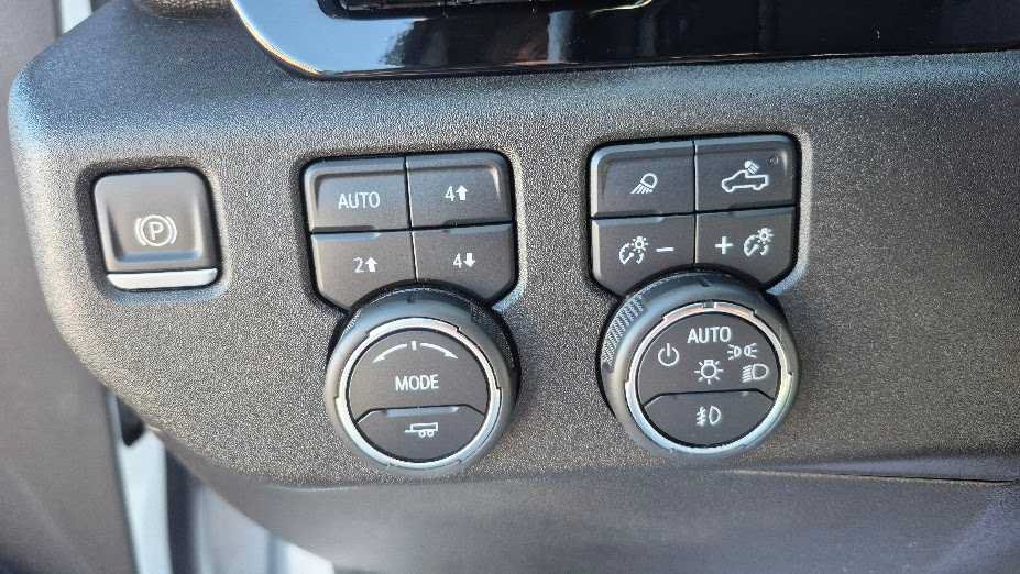 Used 2024 Chevrolet Silverado 2500 LTZ w/ LTZ Convenience Package AWD/4WD image 15