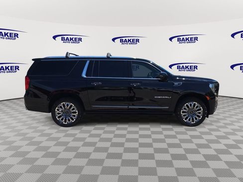 Used 2023 GMC Yukon XL Denali Ultimate AWD/4WD image 4