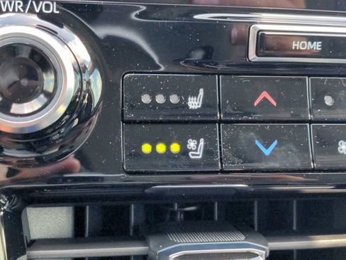 Used 2021 Toyota Highlander Limited image 24