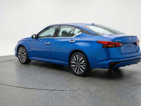 Used 2025 Nissan Altima 2.5 SV image 6