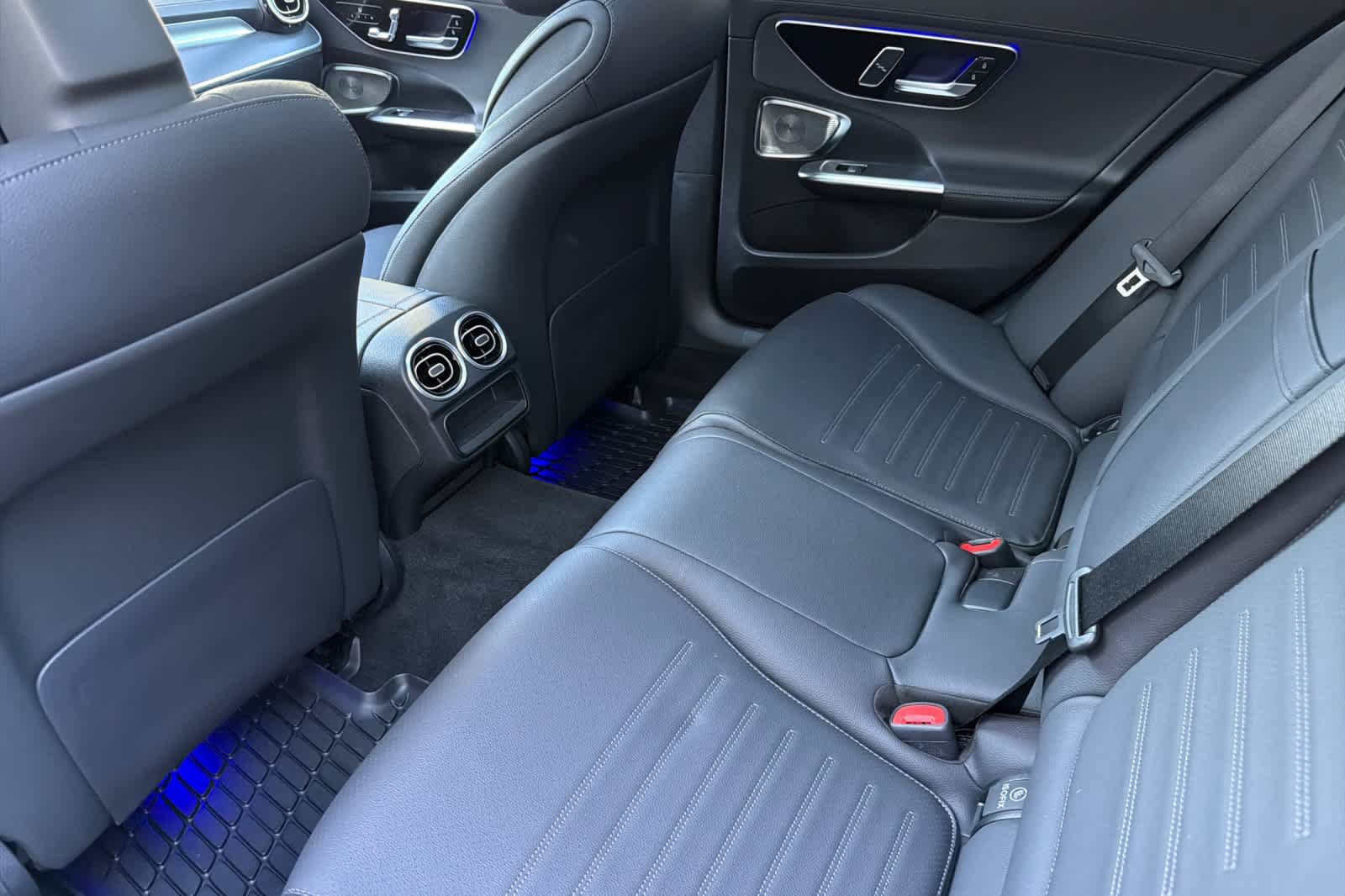 Used 2024 Mercedes-Benz C 300 4MATIC Sedan image 4