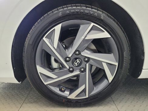 Used 2025 Hyundai Elantra SEL FWD image 31