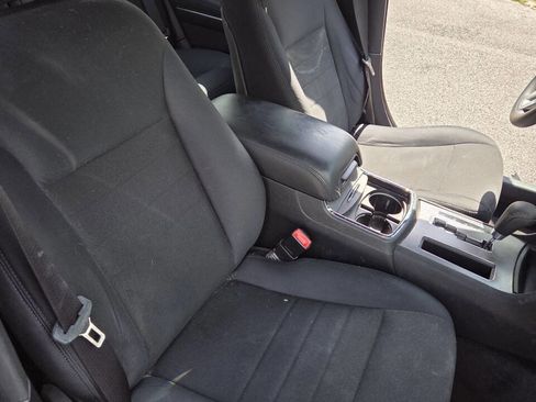 Used 2011 Dodge Charger SE RWD image 4