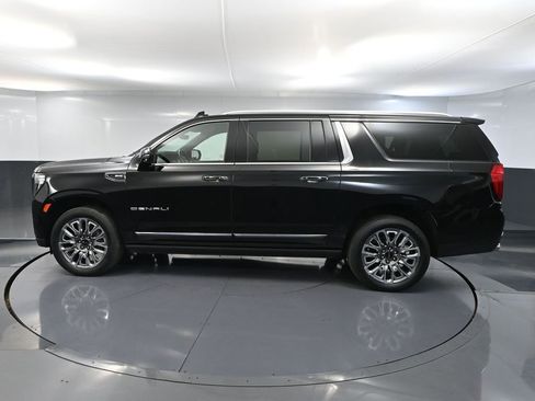 Used 2023 GMC Yukon XL Denali Ultimate AWD/4WD image 11