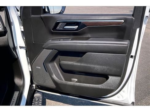 Used 2026 Chevrolet Suburban Z71 w/ Z71 Off-Road Package AWD/4WD image 25