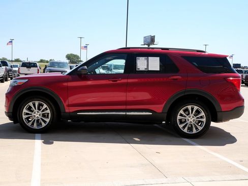 Used 2021 Ford Explorer XLT w/ Equipment Group 202A AWD/4WD image 3