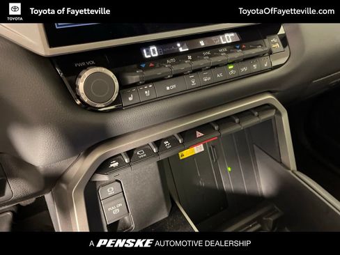 Used 2024 Toyota Tundra Limited AWD/4WD image 33