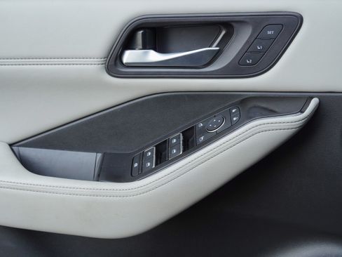 Used 2024 Nissan Rogue SL w/ SL Premium Package FWD image 15