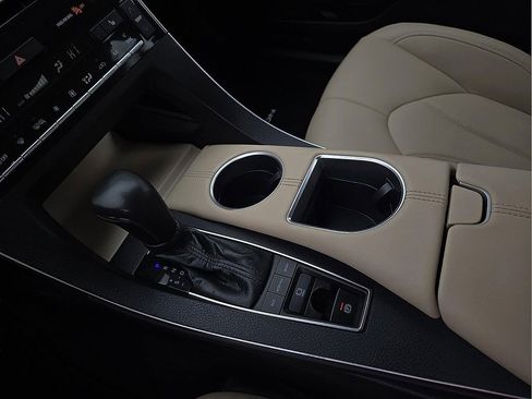 Used 2021 Toyota Avalon XLE image 21