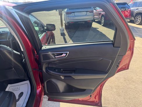 Used 2015 Ford Edge Titanium image 16