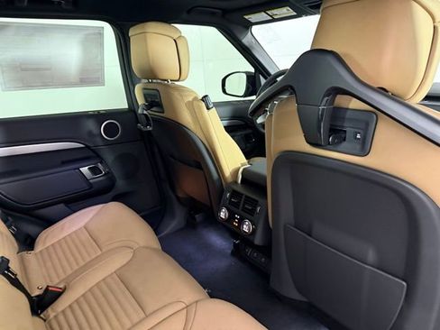 Certified 2025 Land Rover Discovery Dynamic SE image 28