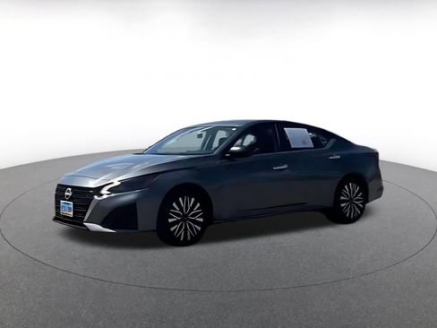 Used 2025 Nissan Altima 2.5 SV FWD image 4