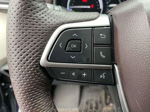 Used 2023 Toyota Sienna Platinum image 32