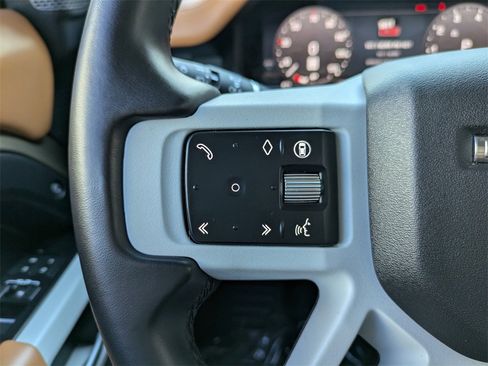 Used 2024 Land Rover Defender 90 X-Dynamic SE image 28