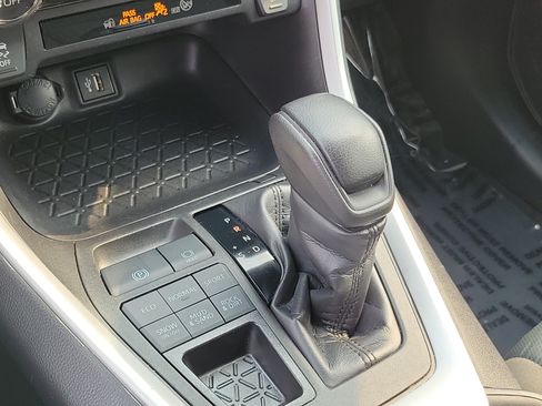 Certified 2024 Toyota RAV4 XLE AWD/4WD image 31