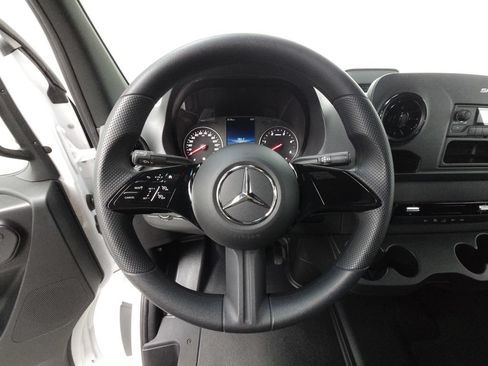 Used 2025 Mercedes-Benz Sprinter 2500 image 11