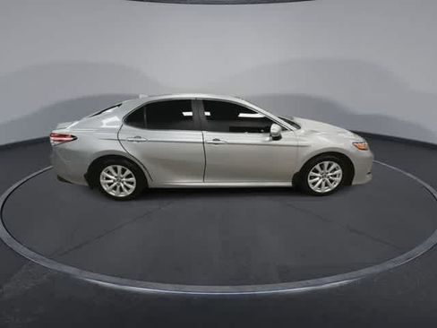 Used 2019 Toyota Camry LE w/ Convenience Package FWD image 9