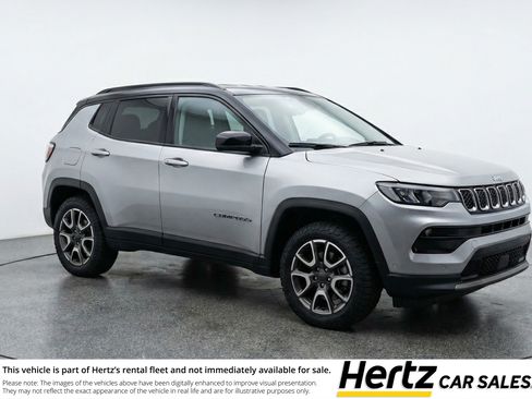Used 2025 Jeep Compass Trailhawk AWD/4WD image 1