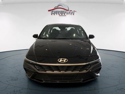 Used 2025 Hyundai Elantra Sport FWD image 3