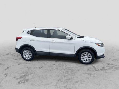 Used 2019 Nissan Rogue Sport S image 9