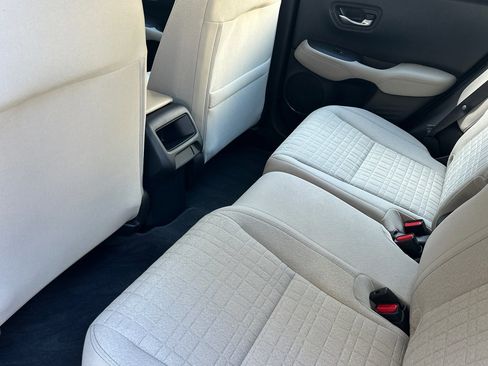 Used 2023 Honda HR-V LX image 9