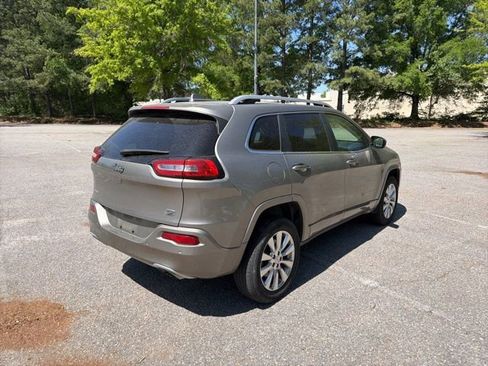 Used 2017 Jeep Cherokee Overland w/ Technology Group AWD/4WD image 5