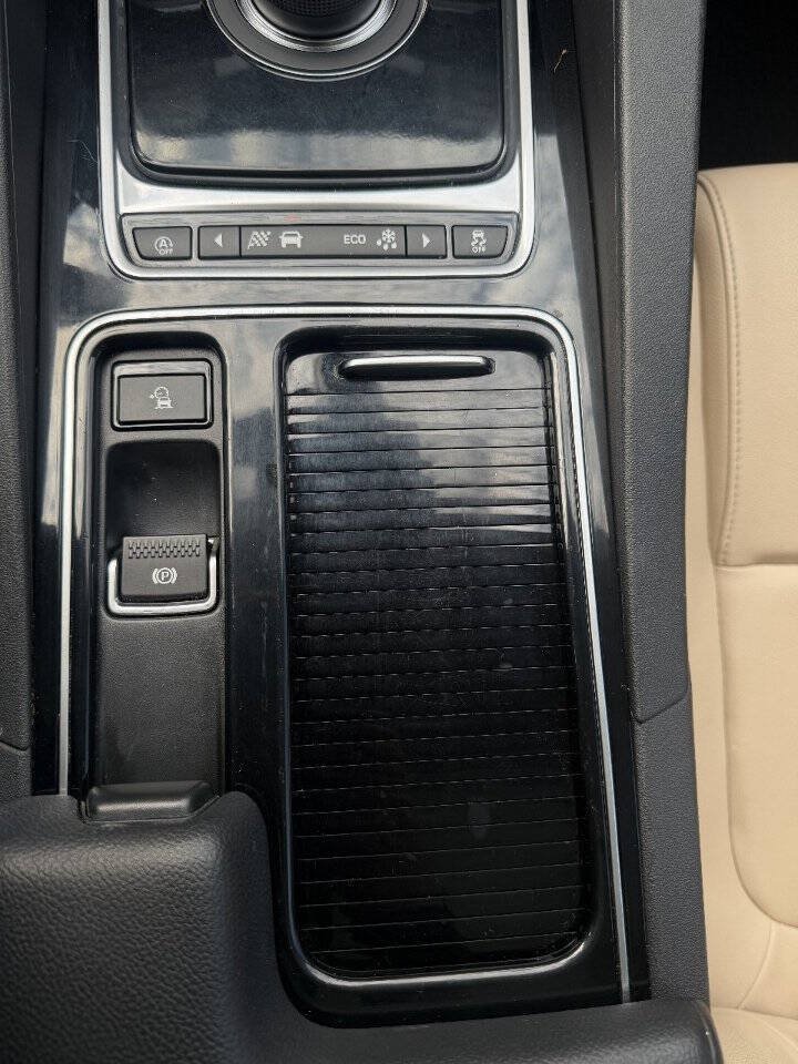 Used 2018 Jaguar F-PACE Premium AWD/4WD image 17