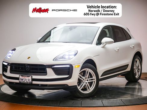 Certified 2025 Porsche Macan AWD/4WD image 1