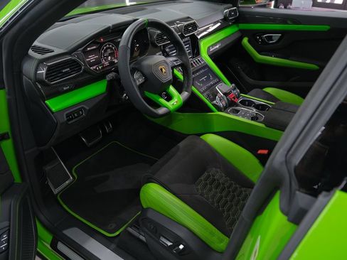 Used 2022 Lamborghini Urus AWD/4WD image 40