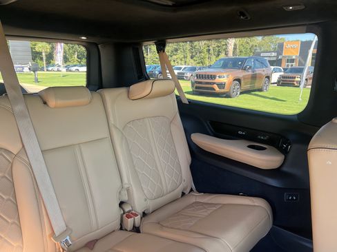 Used 2023 Jeep Grand Wagoneer L Series III w/ HD Trailer Tow Package AWD/4WD image 14