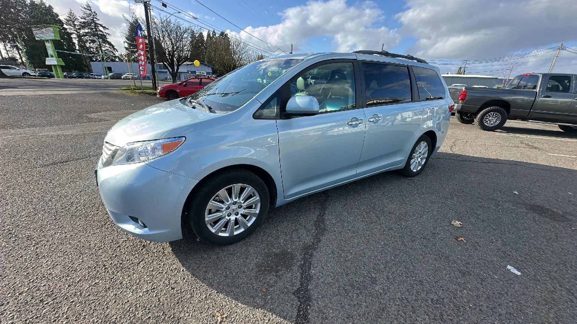 Used 2017 Toyota Sienna XLE Premium AWD/4WD image 6
