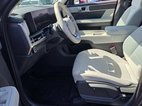 Used 2026 Hyundai Santa Fe SE FWD image 5