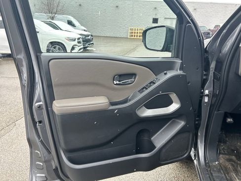 Used 2022 Nissan Frontier SV image 10