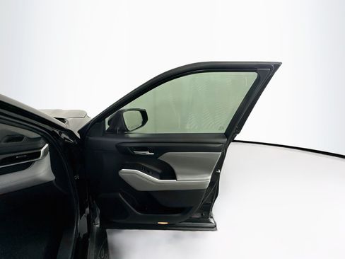 Used 2022 Toyota Highlander XLE FWD image 35
