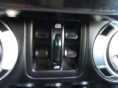 Used 2017 Jeep Wrangler Unlimited Sahara w/ Connectivity Group image 22