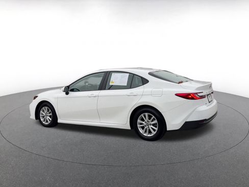 Used 2025 Toyota Camry LE image 10