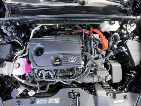 Used 2024 Toyota Crown AWD/4WD image 18