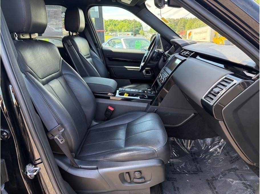 Used 2019 Land Rover Discovery SE AWD/4WD image 15