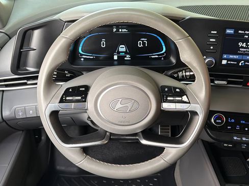 Used 2025 Hyundai Elantra Sport image 4