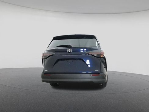 New 2026 Toyota Sienna XLE image 23