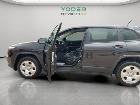 Used 2016 Jeep Cherokee Sport FWD image 37