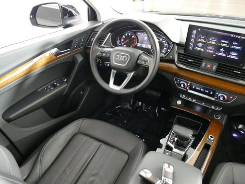 Used 2023 Audi Q5 2.0T Premium w/ Convenience Package AWD/4WD image 24