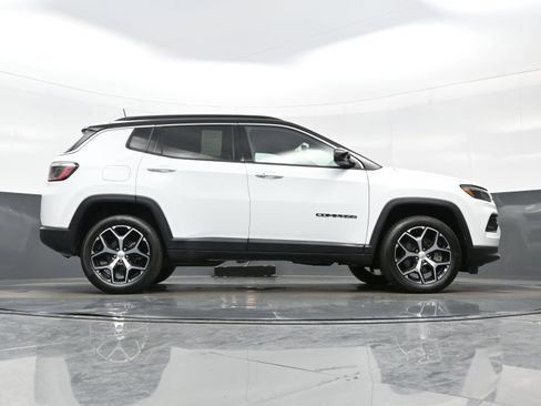Used 2024 Jeep Compass Limited AWD/4WD image 33