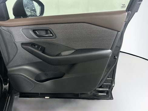 Used 2023 Nissan Rogue S FWD image 30