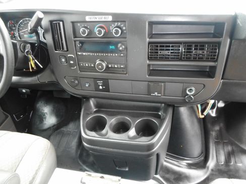 Used 2015 Chevrolet Express 2500 RWD image 26