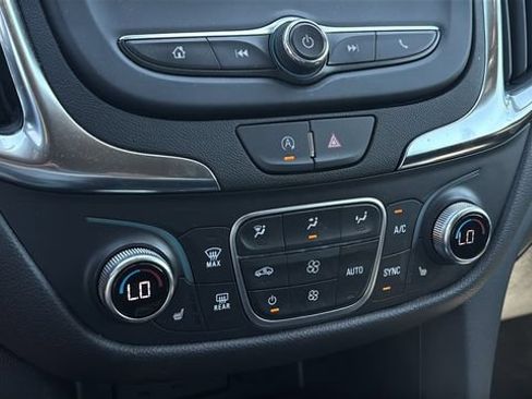 Used 2024 Chevrolet Equinox LT FWD image 29